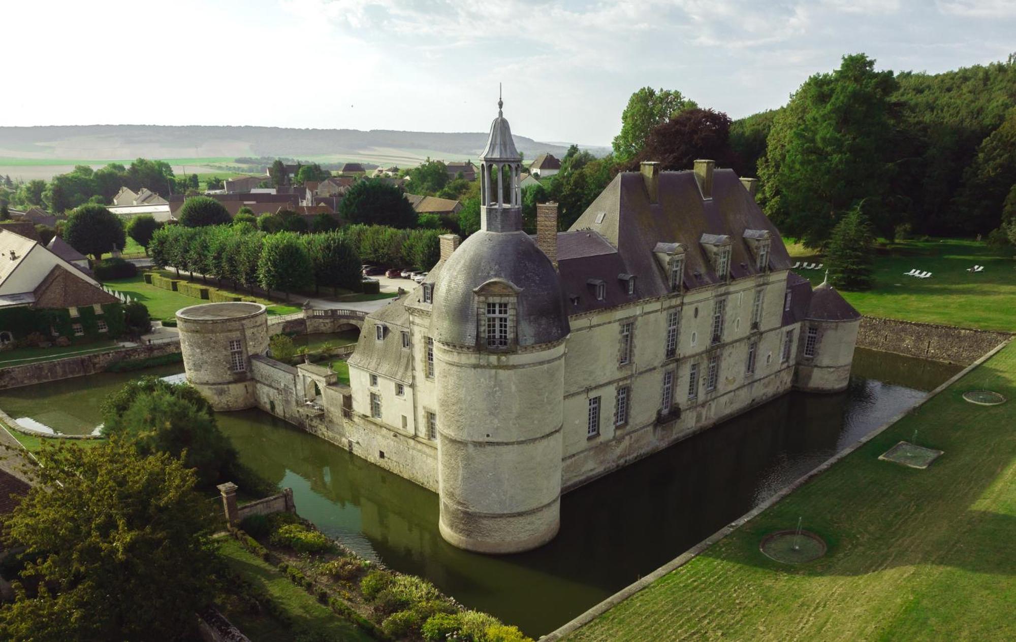 Le Chateau D'Etoges Exterior photo