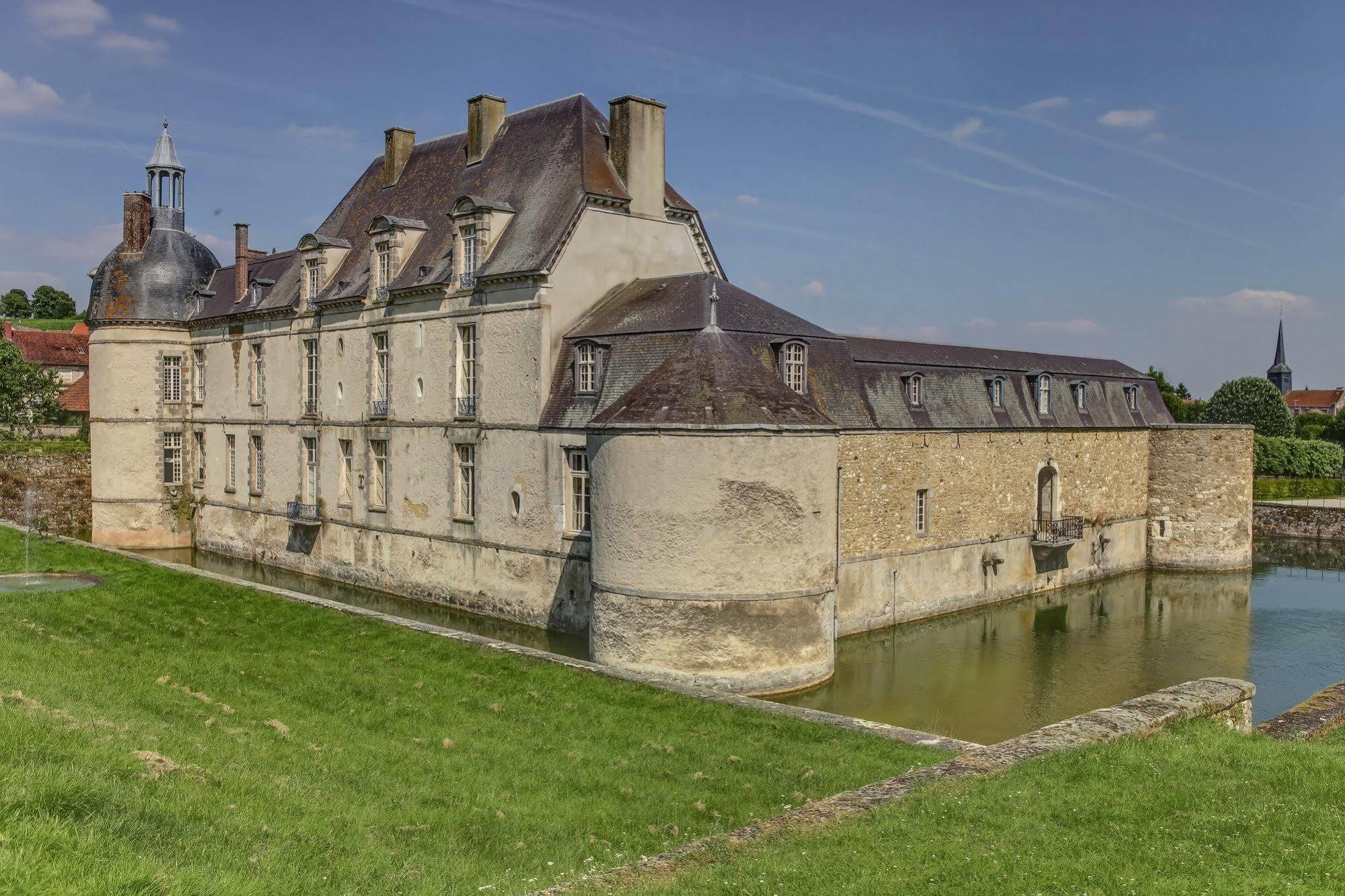 Le Chateau D'Etoges Exterior photo